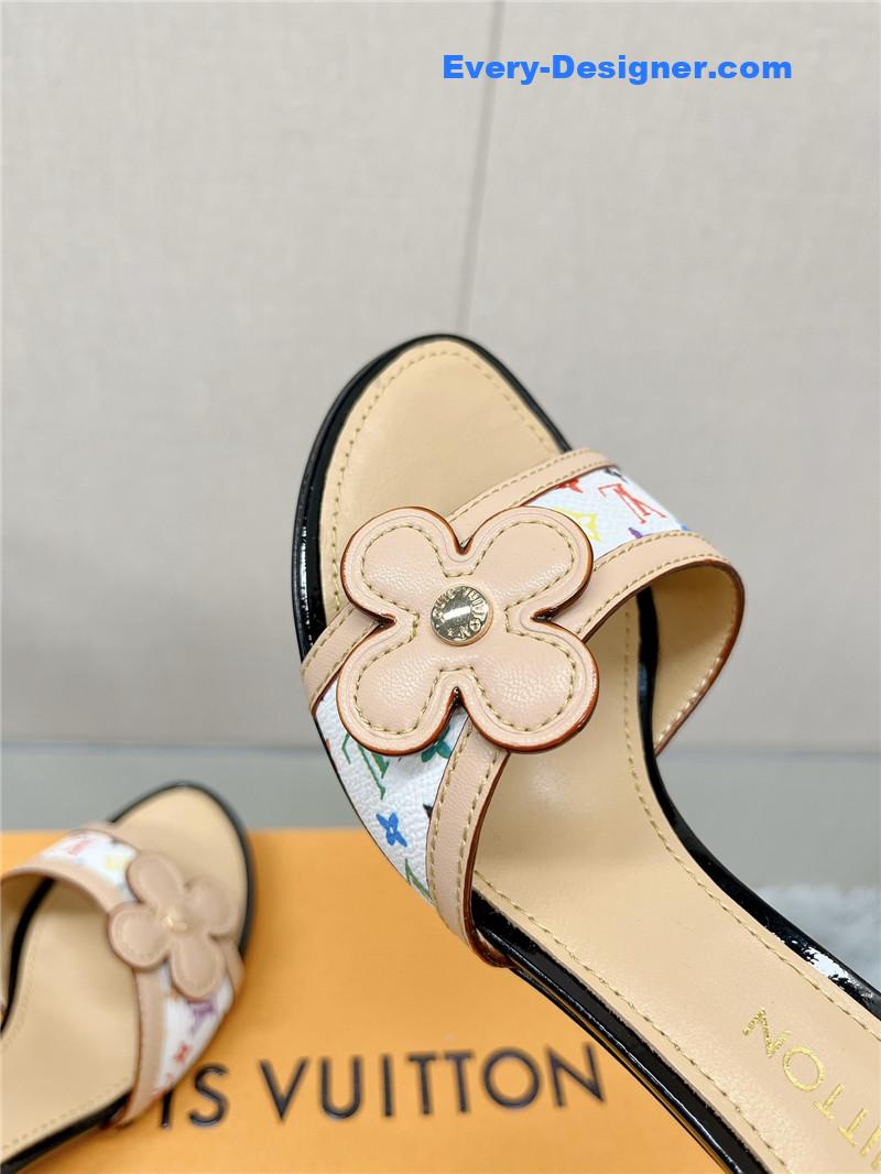 l0vis Vvtt0n lv sunflower slippers