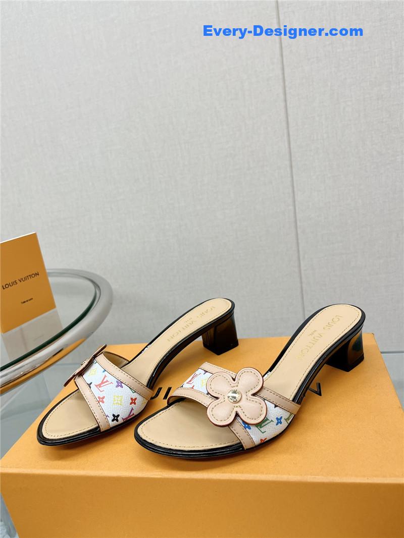 l0vis Vvtt0n lv sunflower slippers