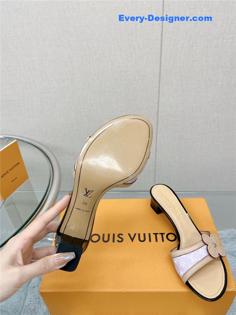 l0vis Vvtt0n lv sunflower slippers