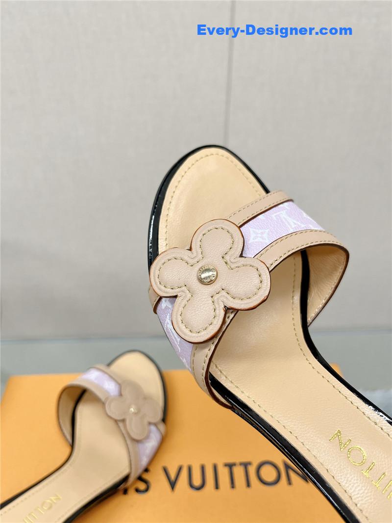 l0vis Vvtt0n lv sunflower slippers