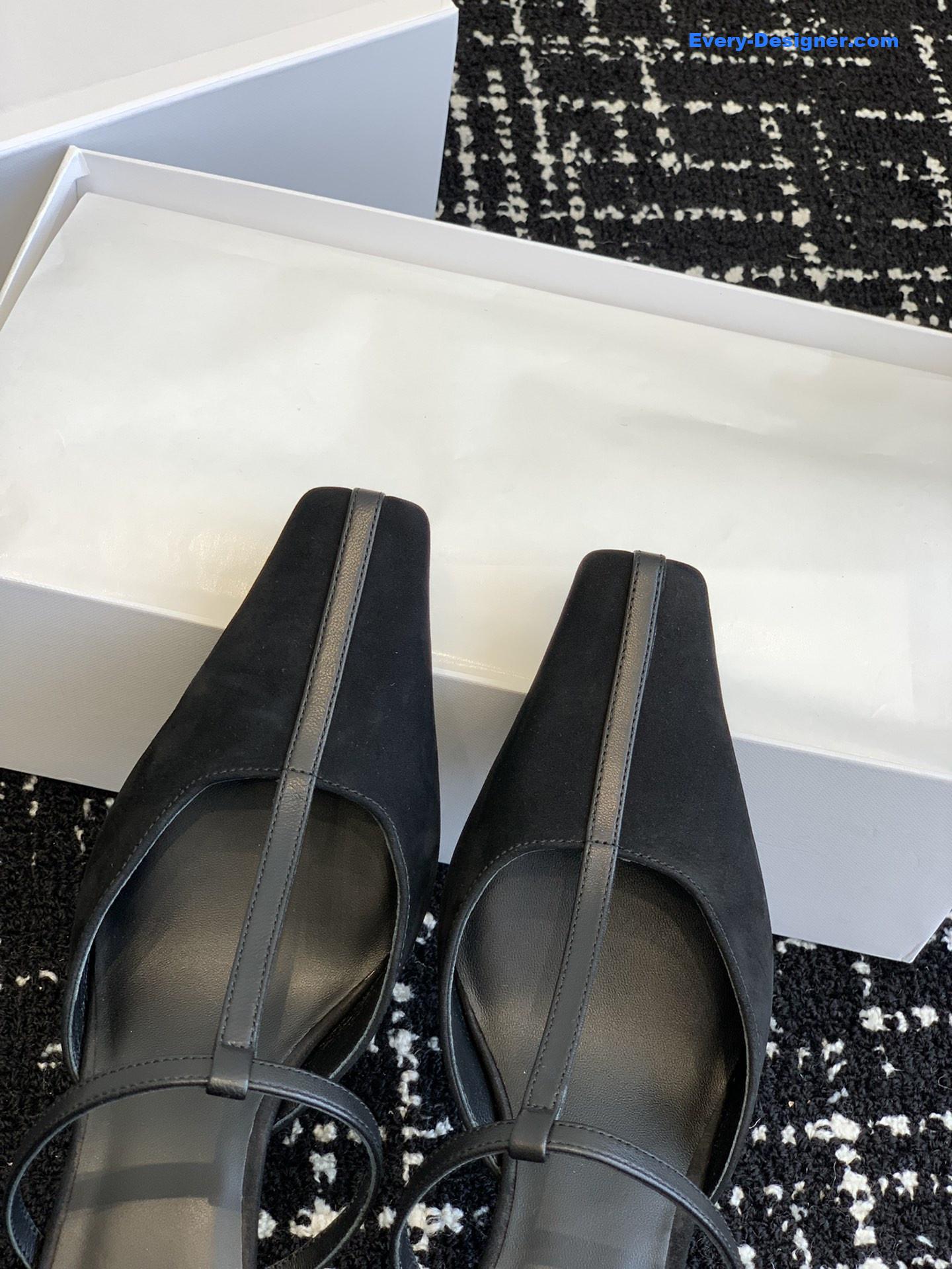 The R0w t belt cat and muller sandals