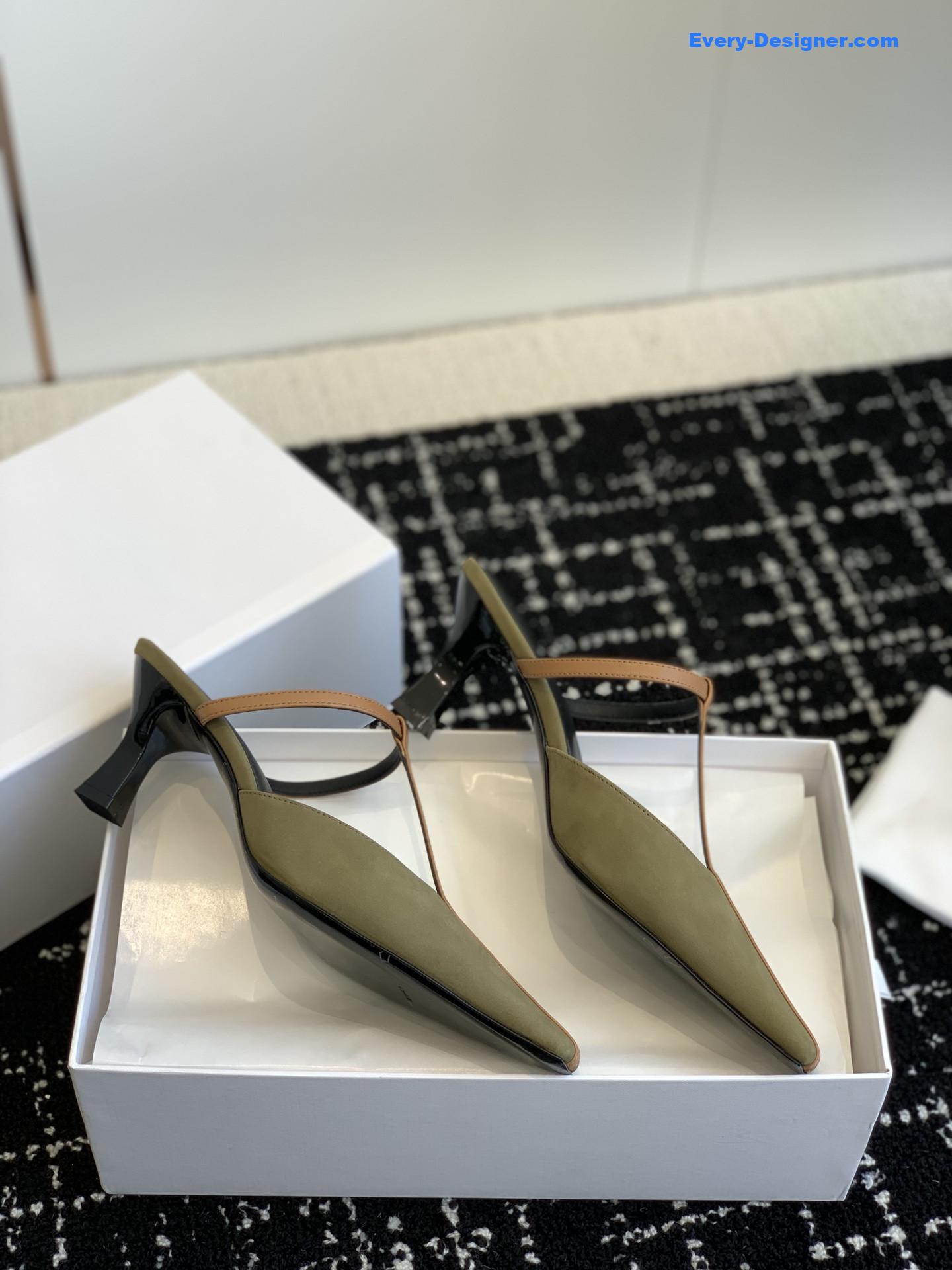 The R0w t belt cat and muller sandals