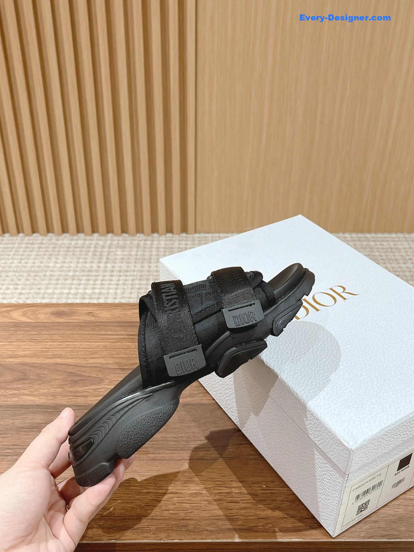 D10r spring and summer new thick-soled beach slippers