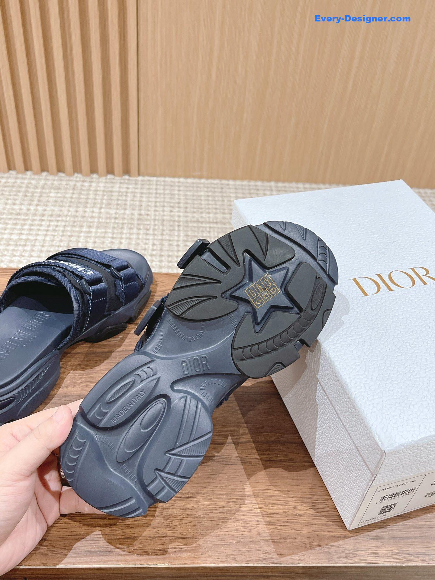 D10r spring and summer new thick-soled beach slippers