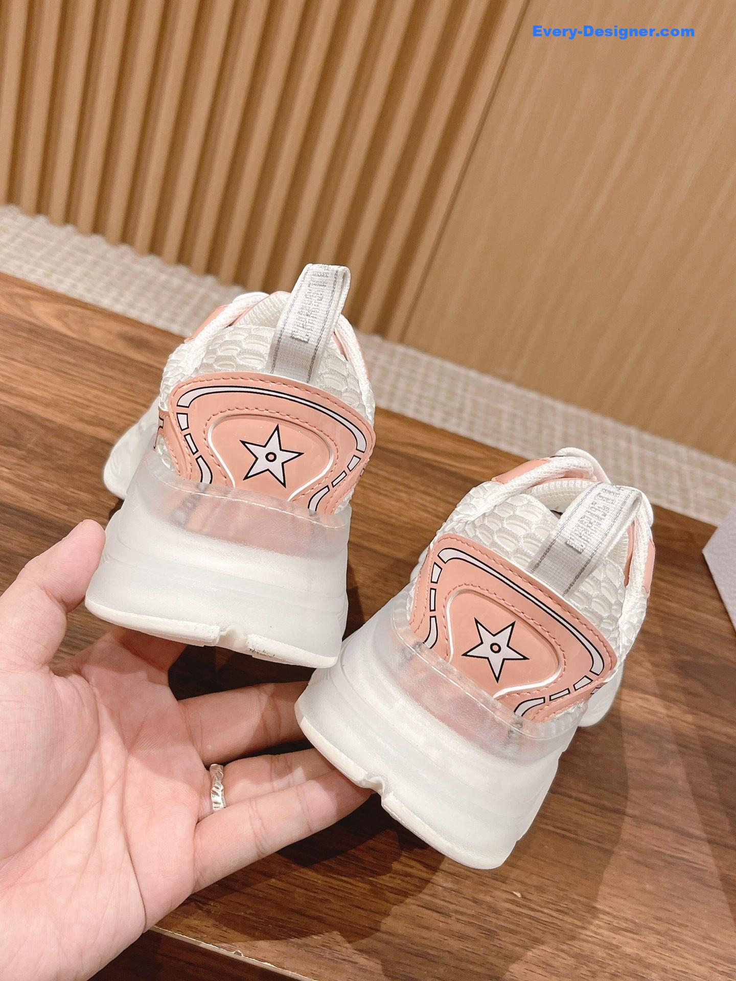 D10r classic running shoes