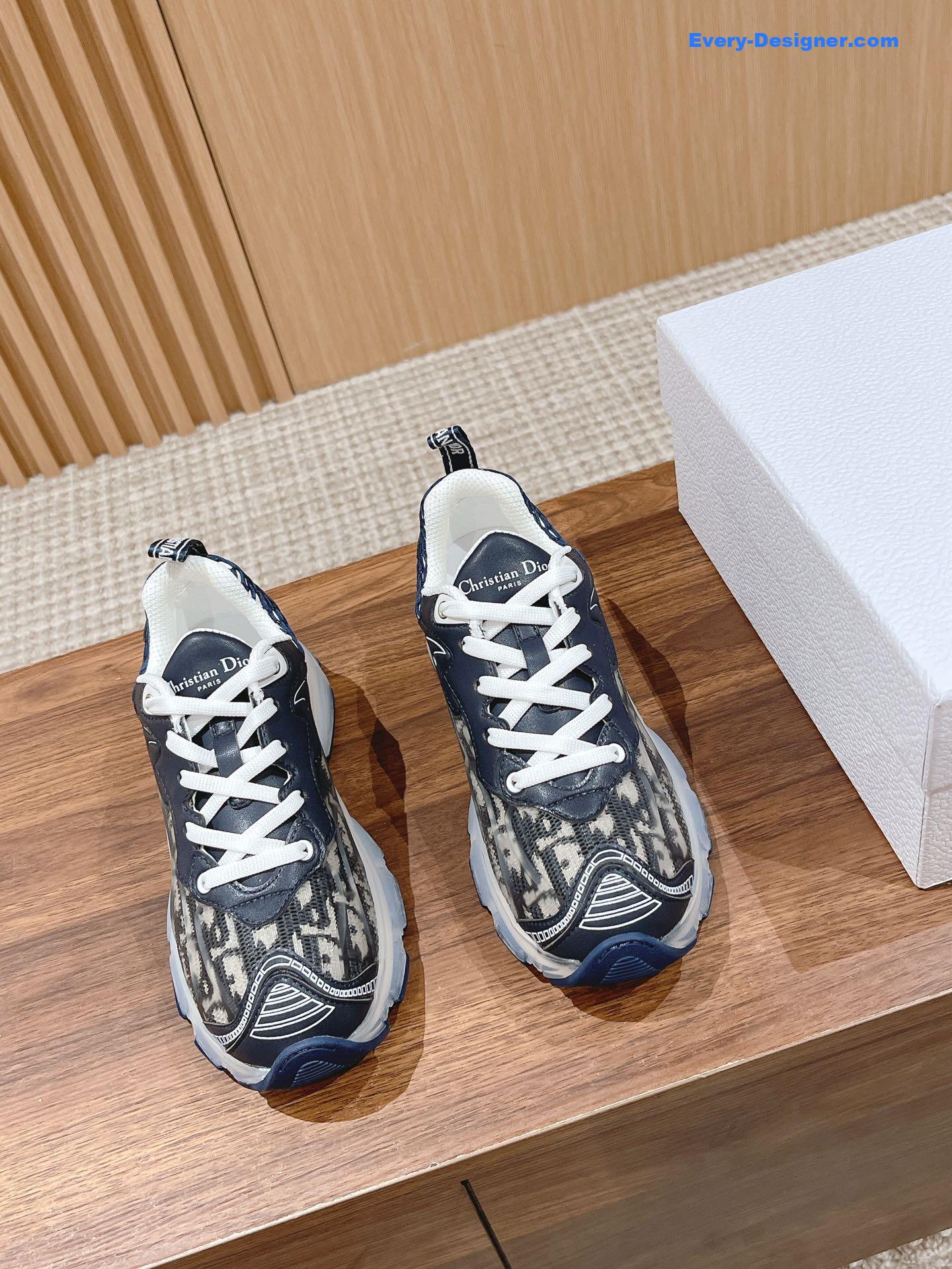 D10r classic running shoes