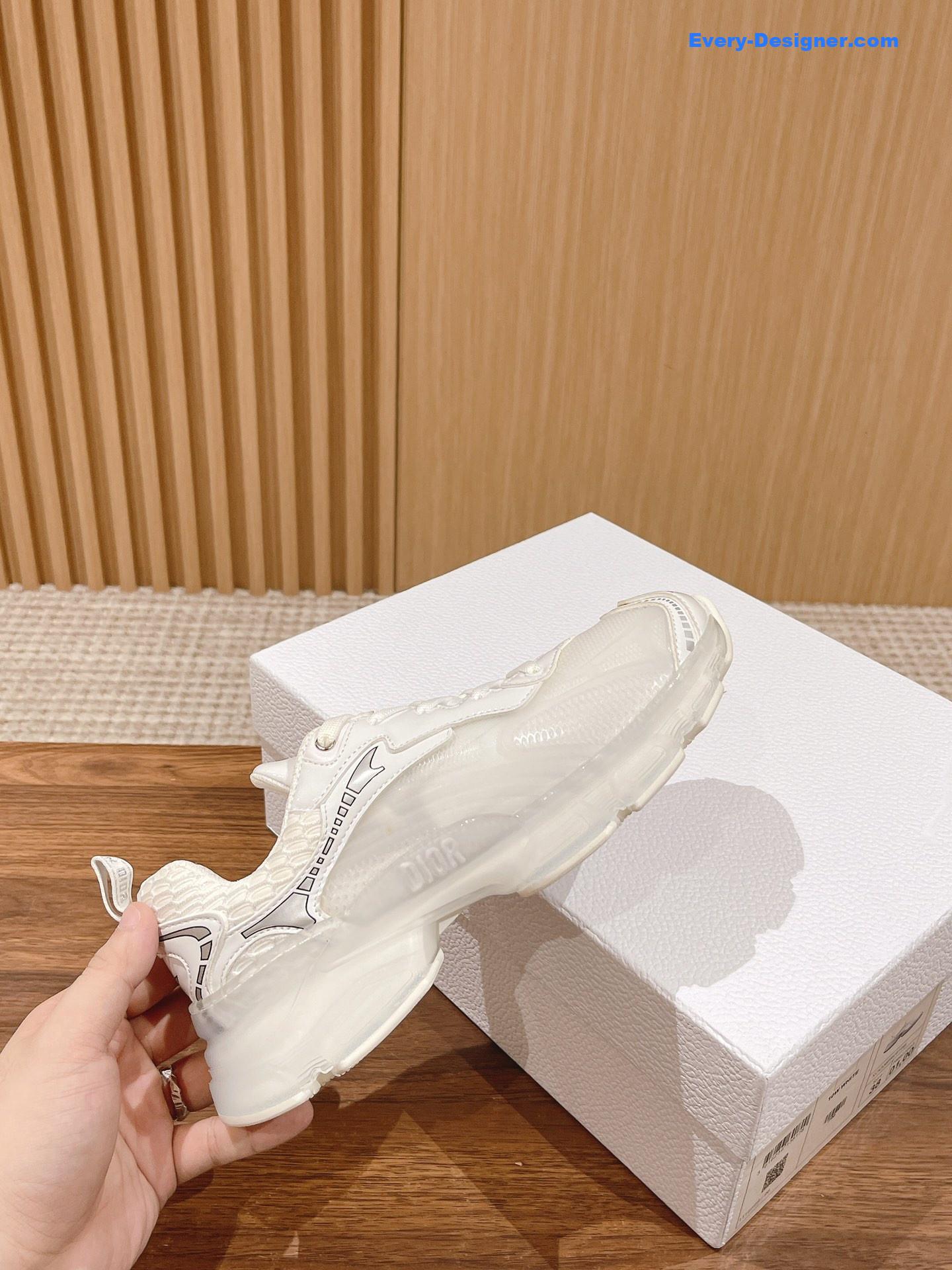 D10r classic running shoes