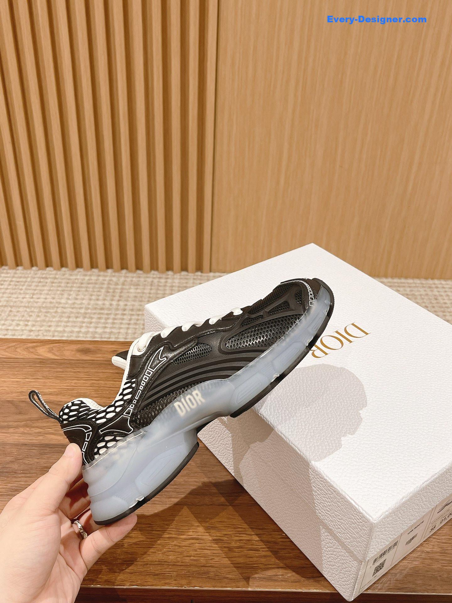 D10r classic running shoes