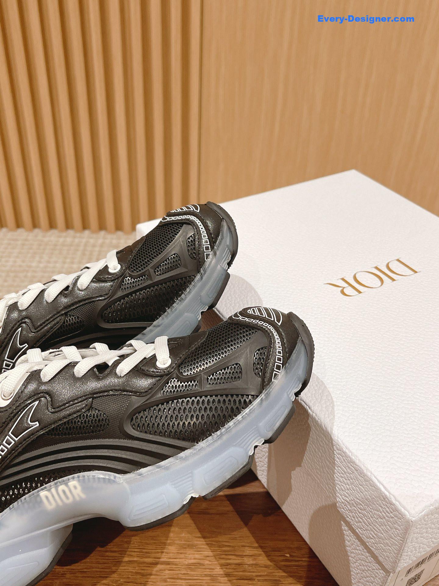 D10r classic running shoes