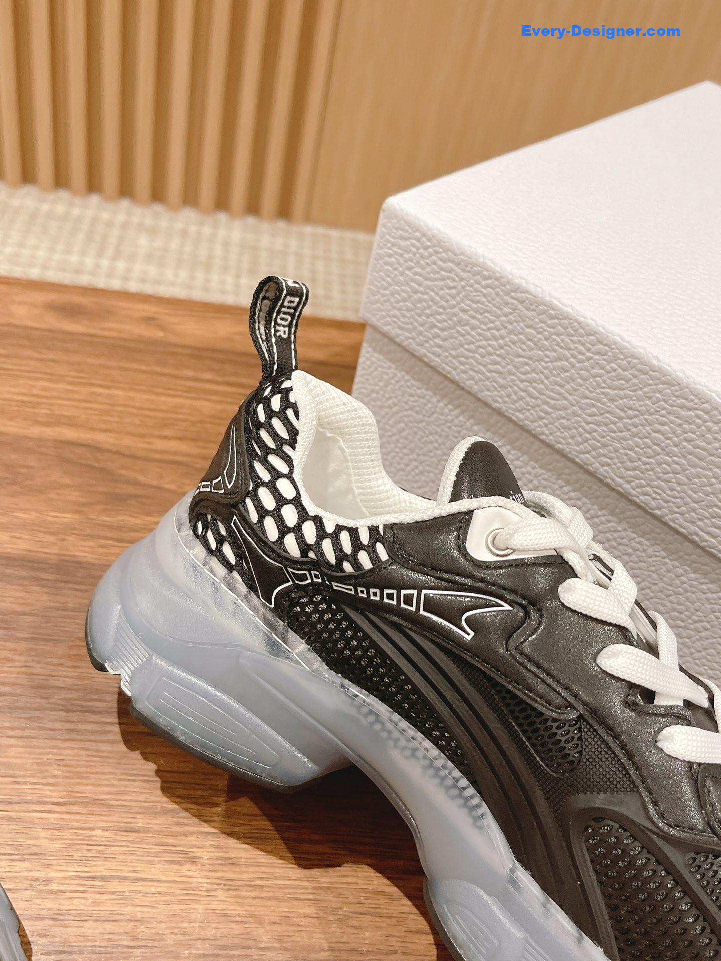 D10r classic running shoes