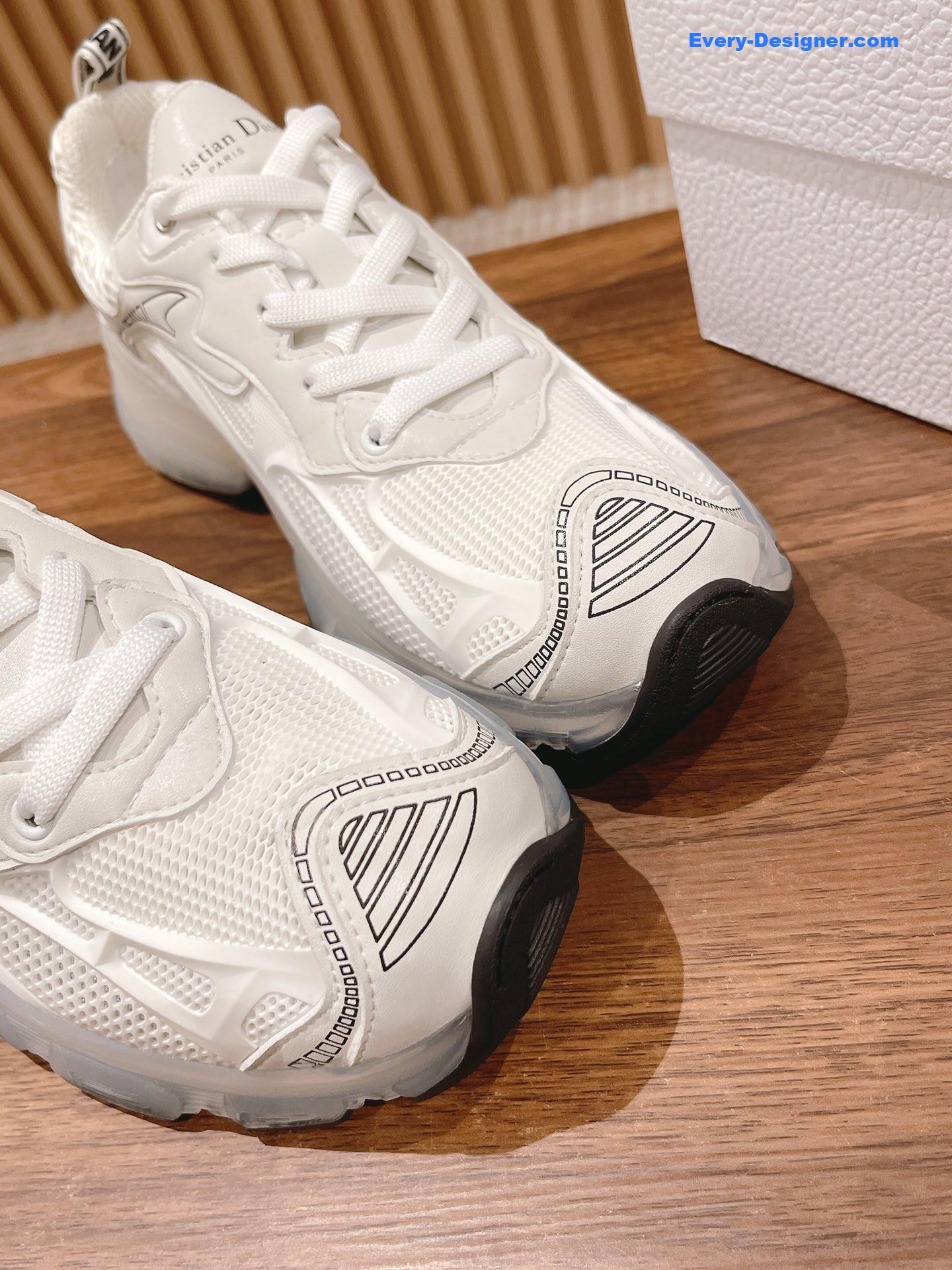 D10r classic running shoes