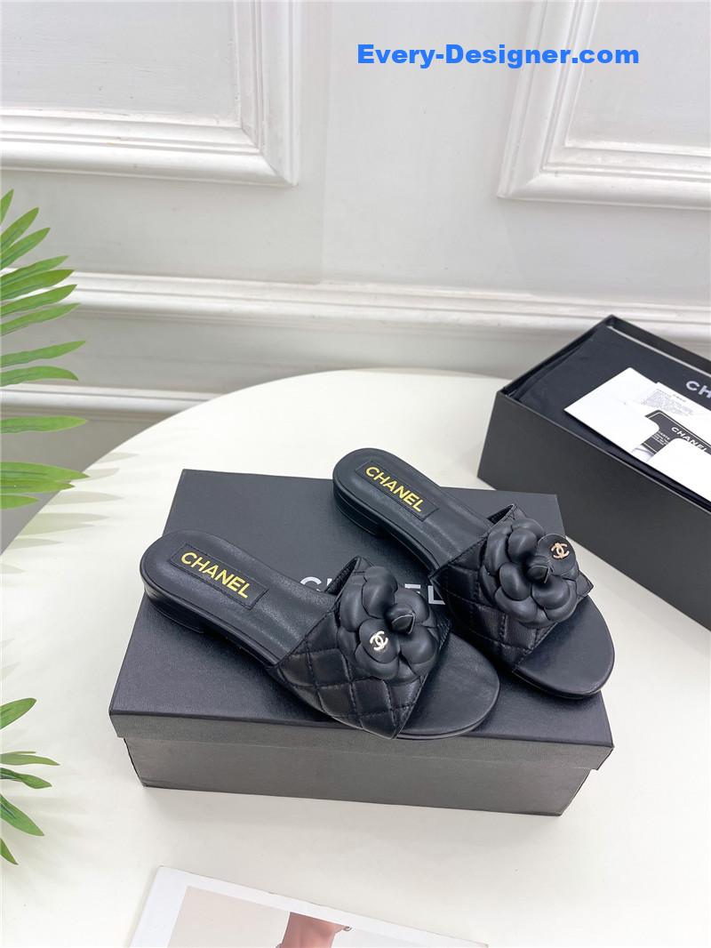 CC counter classic camellia slippers