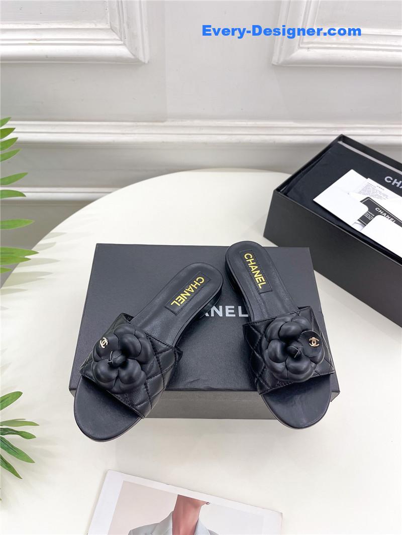 CC counter classic camellia slippers