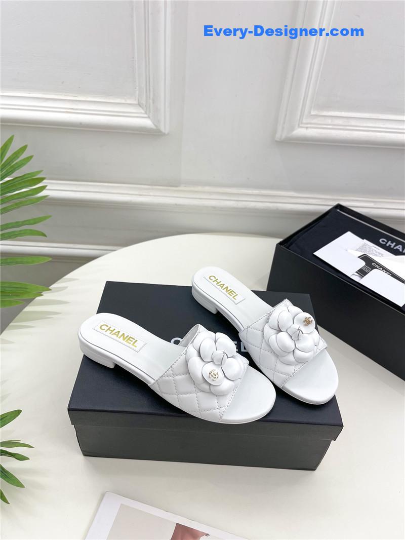 CC counter classic camellia slippers