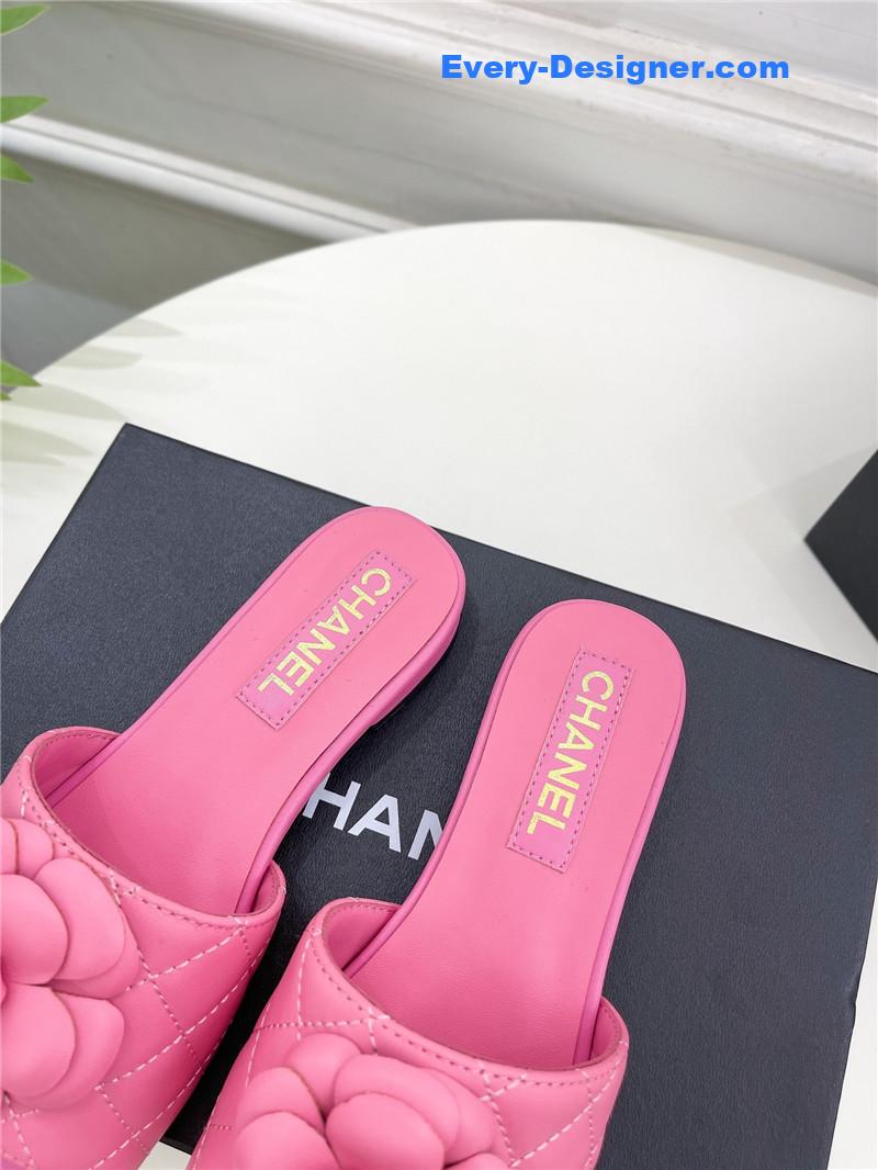 CC counter classic camellia slippers