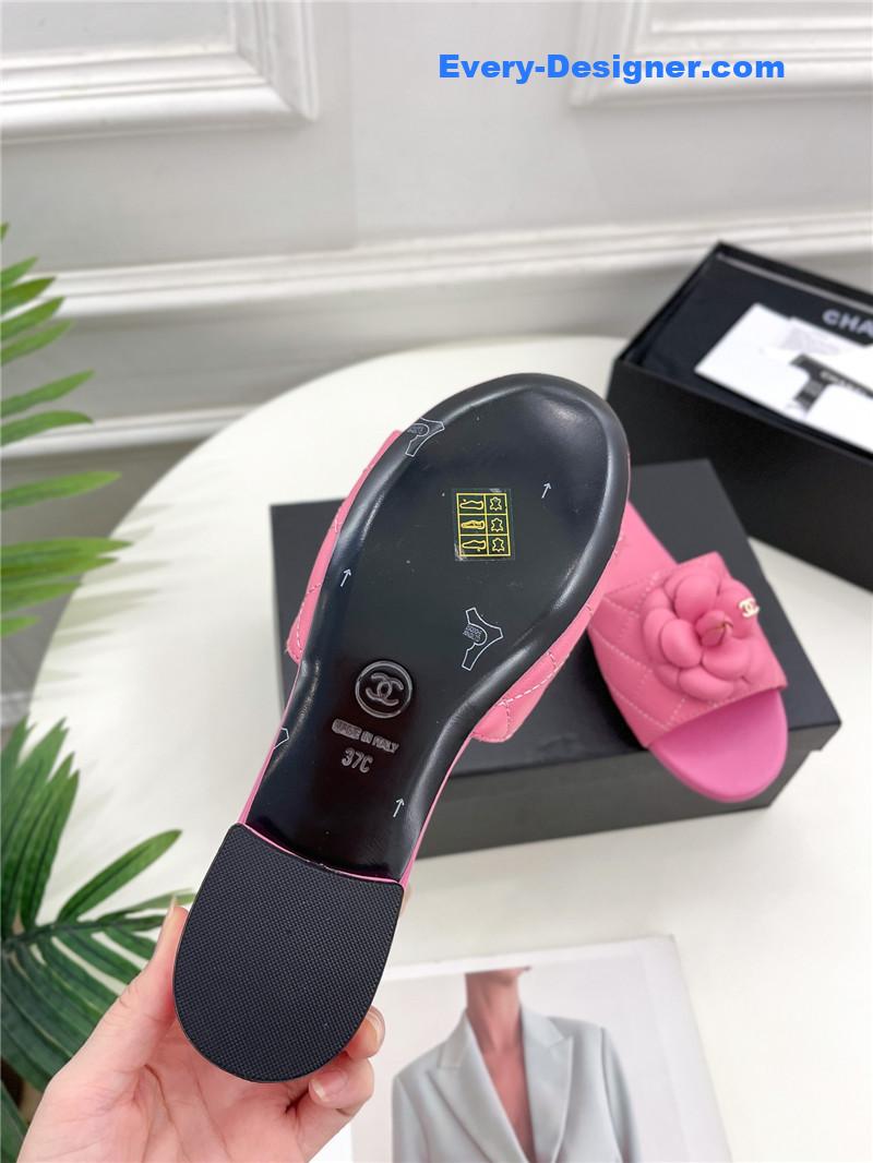 CC counter classic camellia slippers