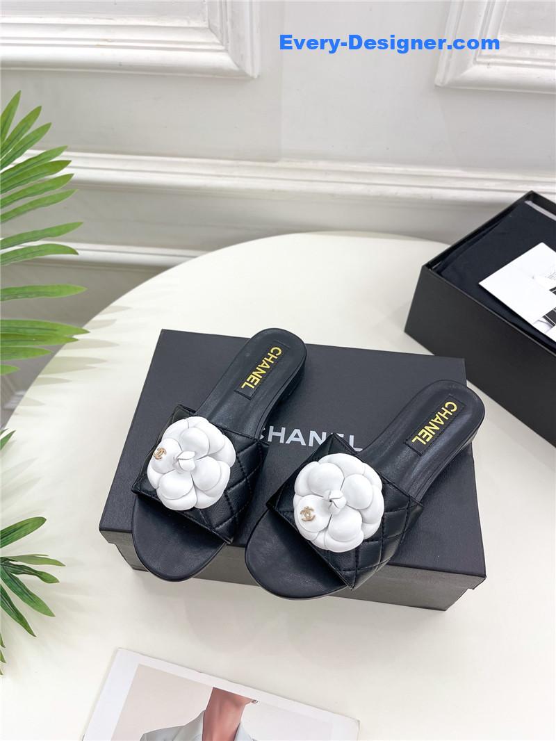 CC counter classic camellia slippers