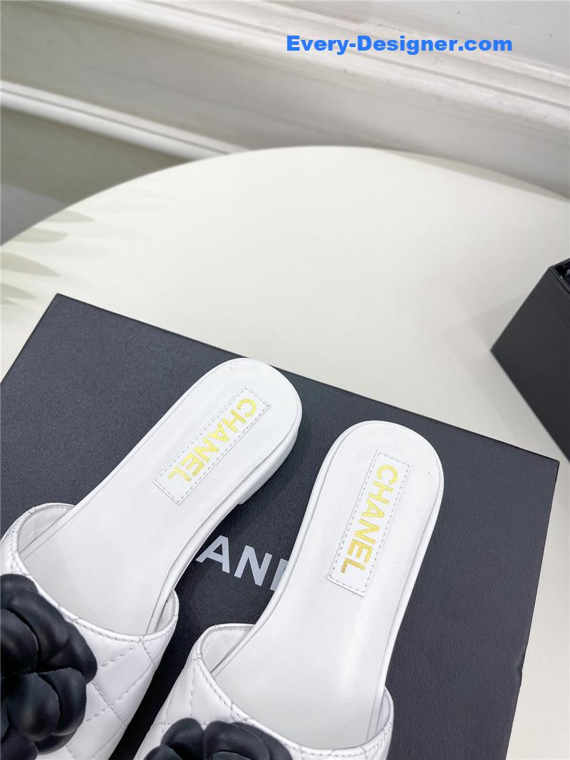 CC counter classic camellia slippers