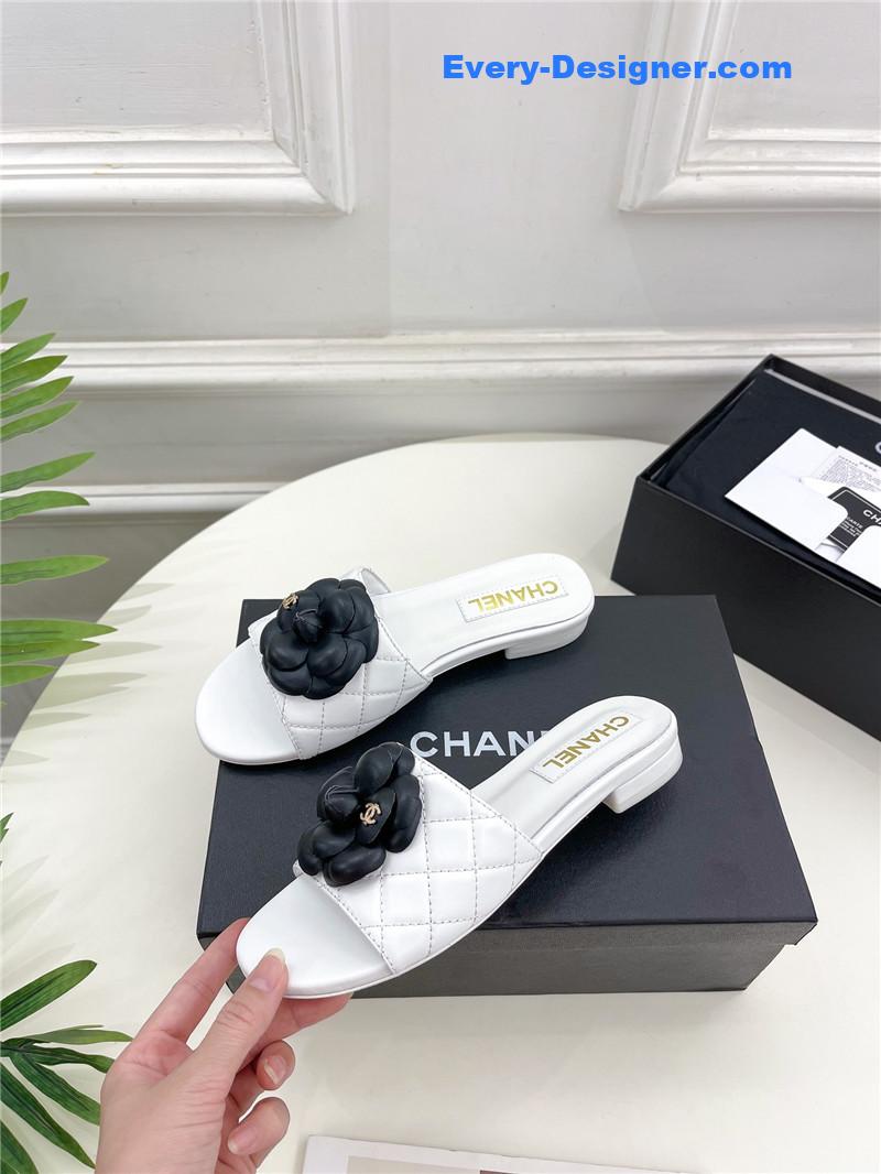 CC counter classic camellia slippers