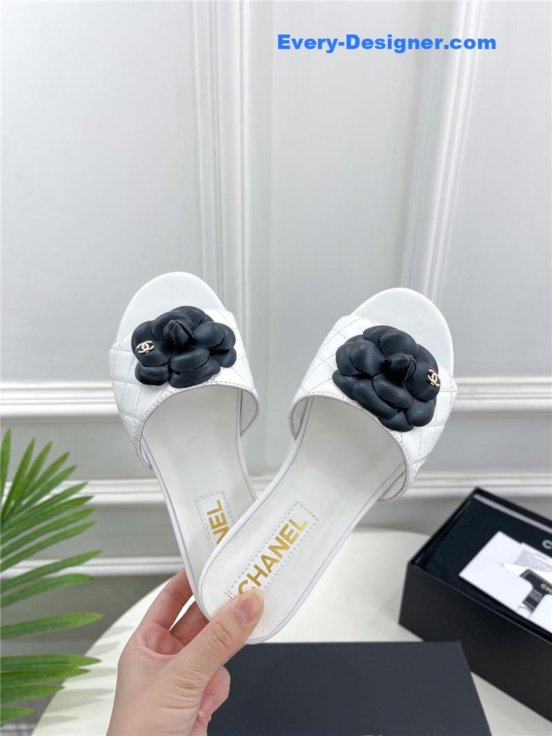 CC counter classic camellia slippers