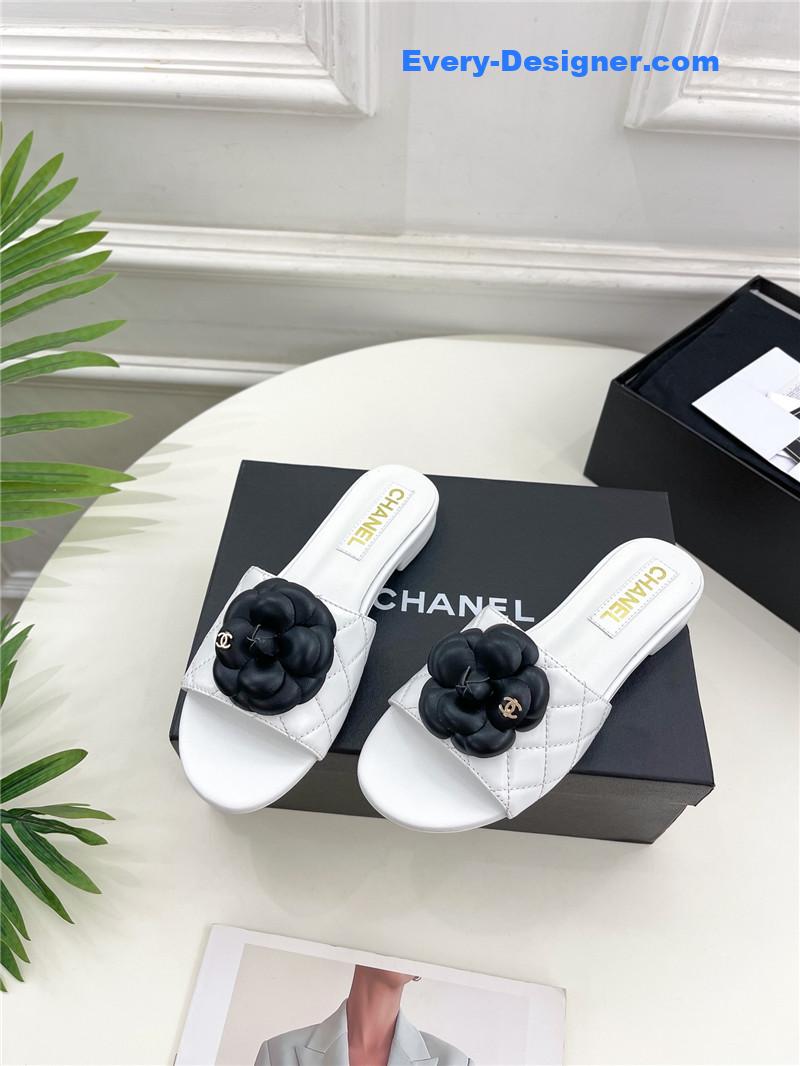 CC counter classic camellia slippers