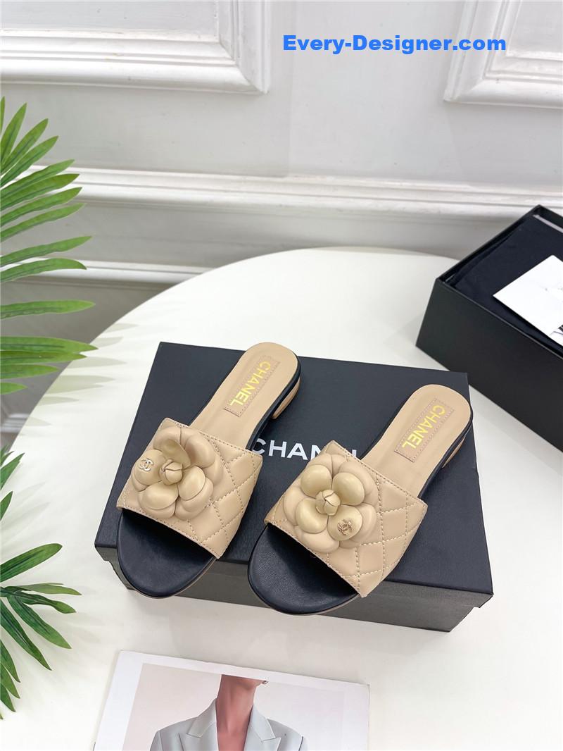 CC counter classic camellia slippers