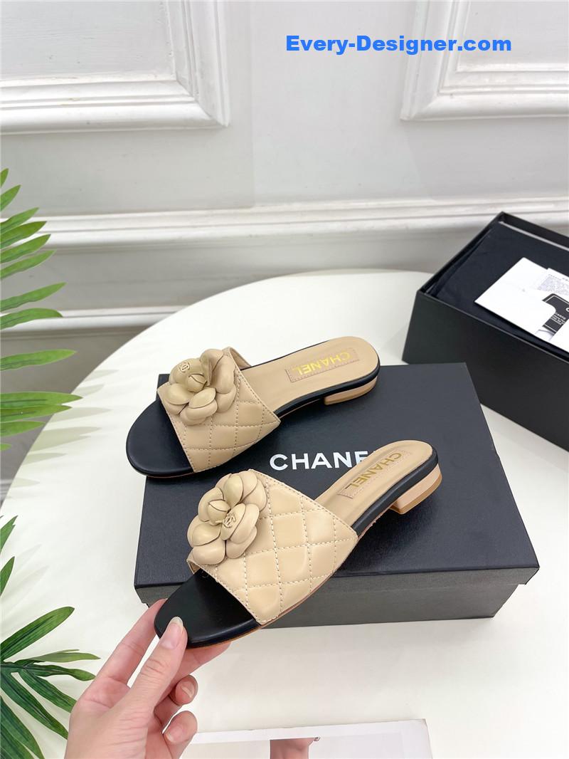 CC counter classic camellia slippers