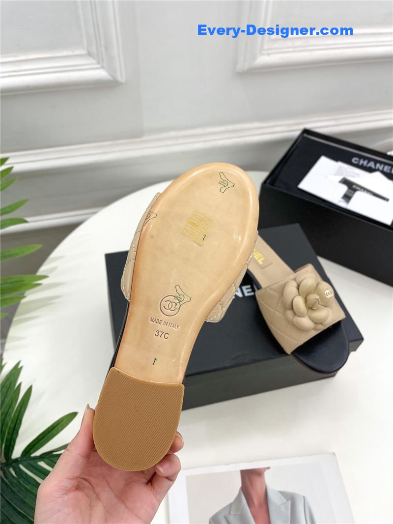 CC counter classic camellia slippers