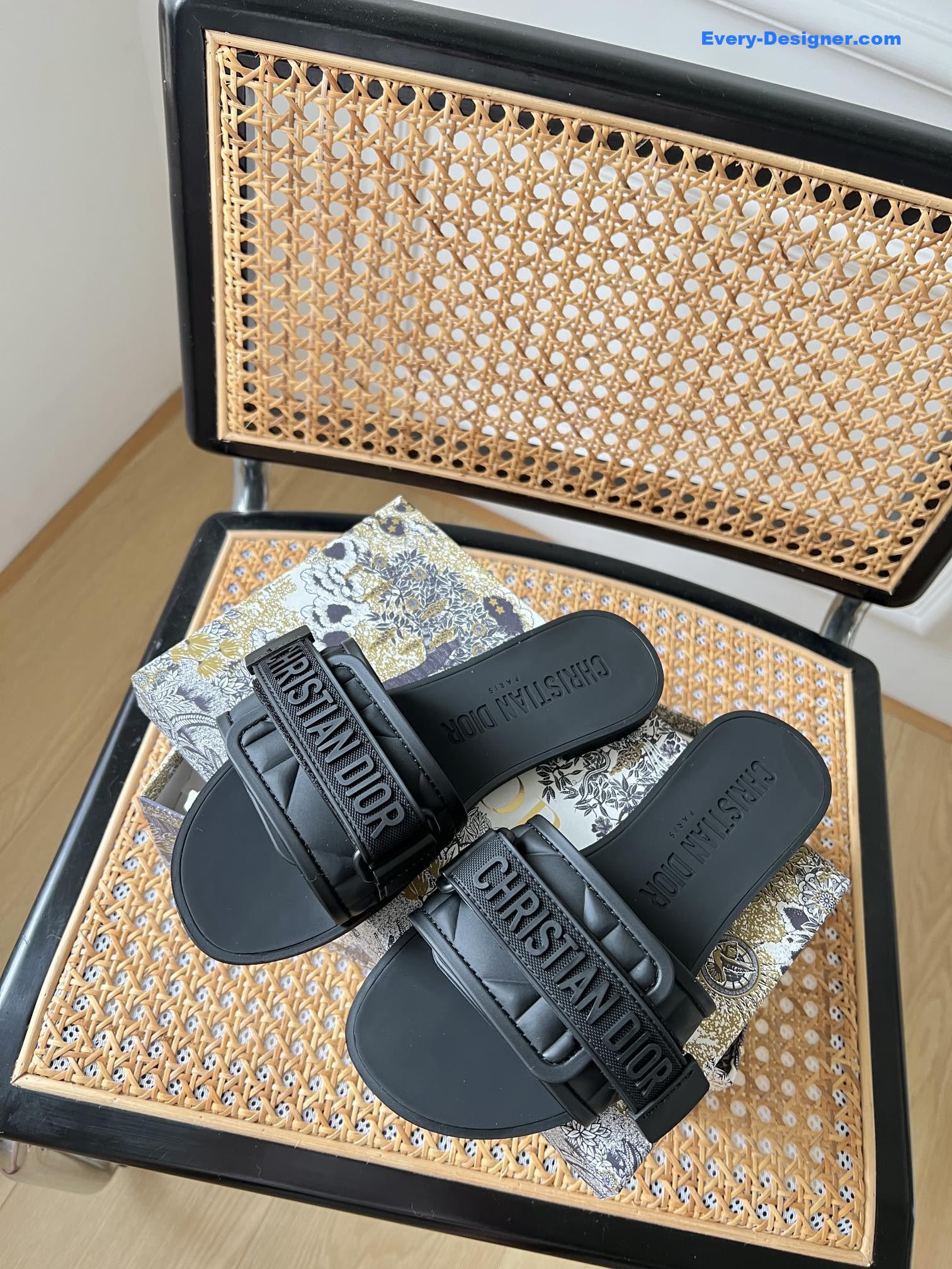 D10r velcro slippers