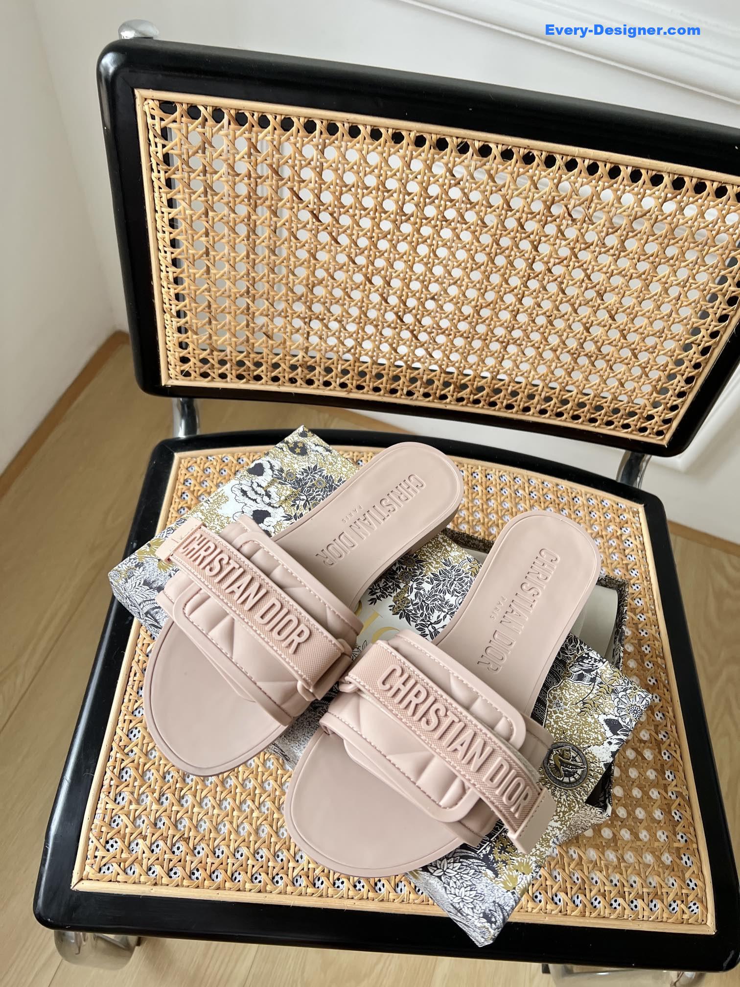 D10r velcro slippers