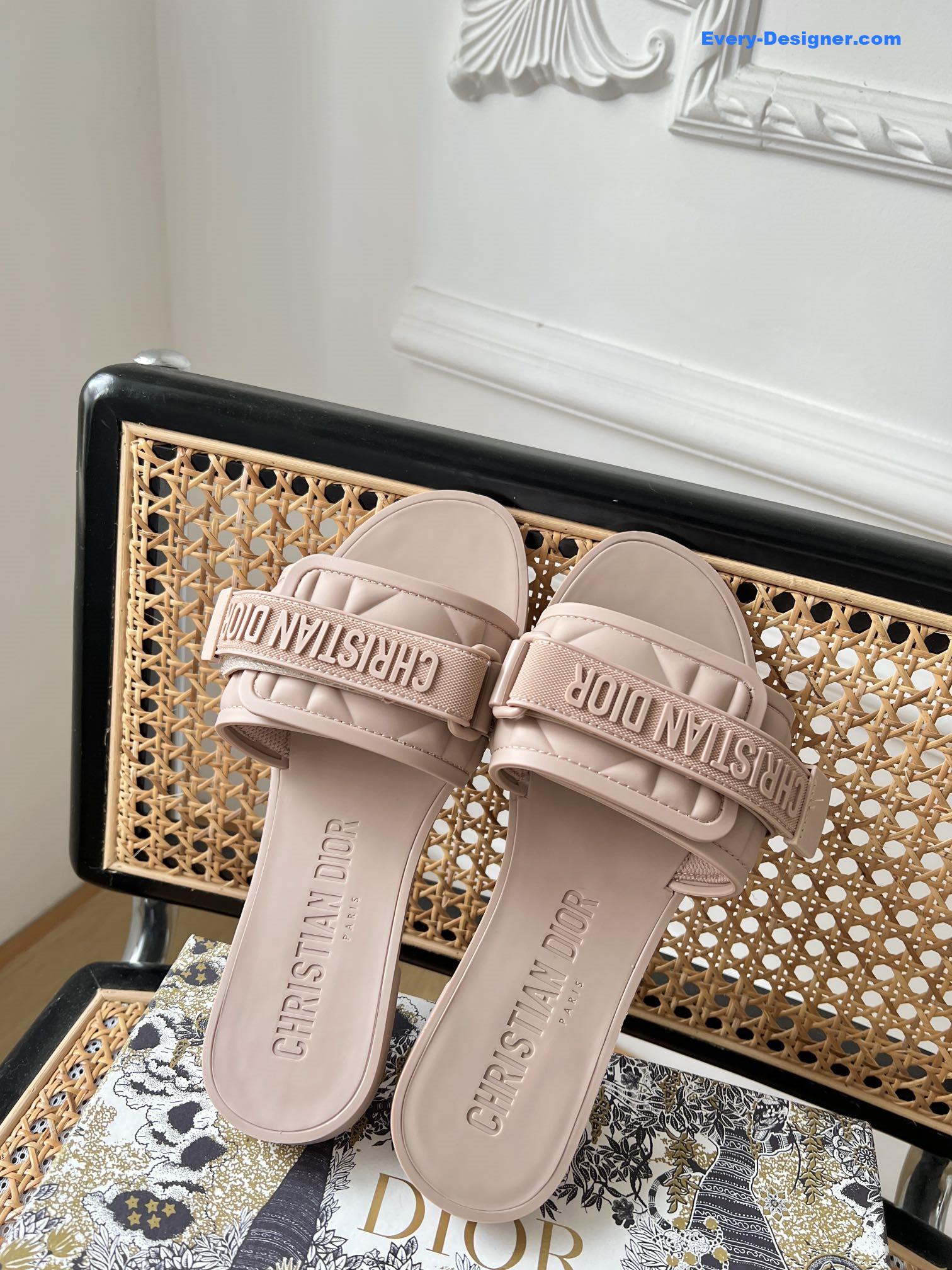 D10r velcro slippers