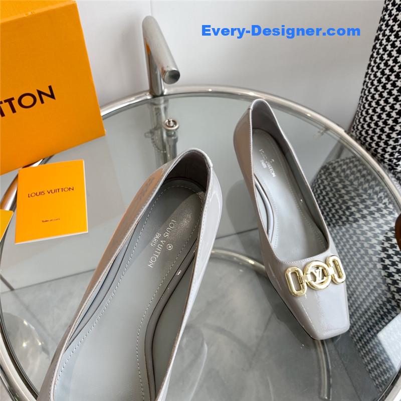 l0vis Vvtt0n lv chain kitten heel square toe shoes