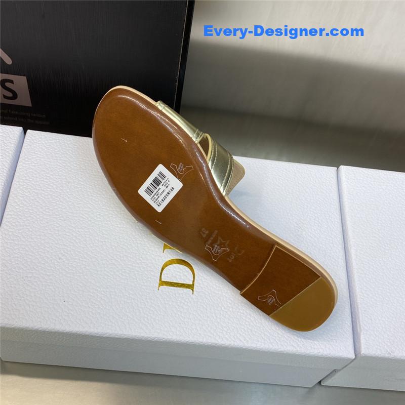 D10r cd letter metal logo flat hollow sandals