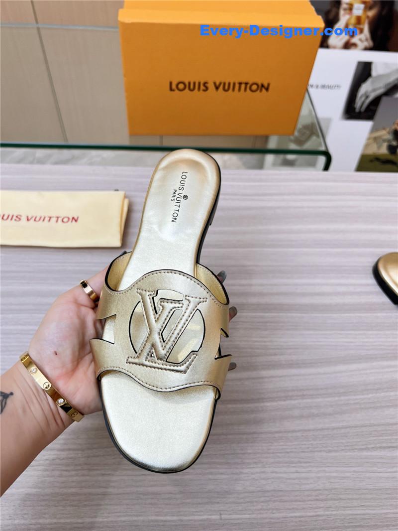 l0vis Vvtt0n lv milan fashion week catwalk slippers