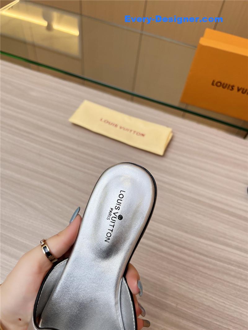 l0vis Vvtt0n lv milan fashion week catwalk slippers
