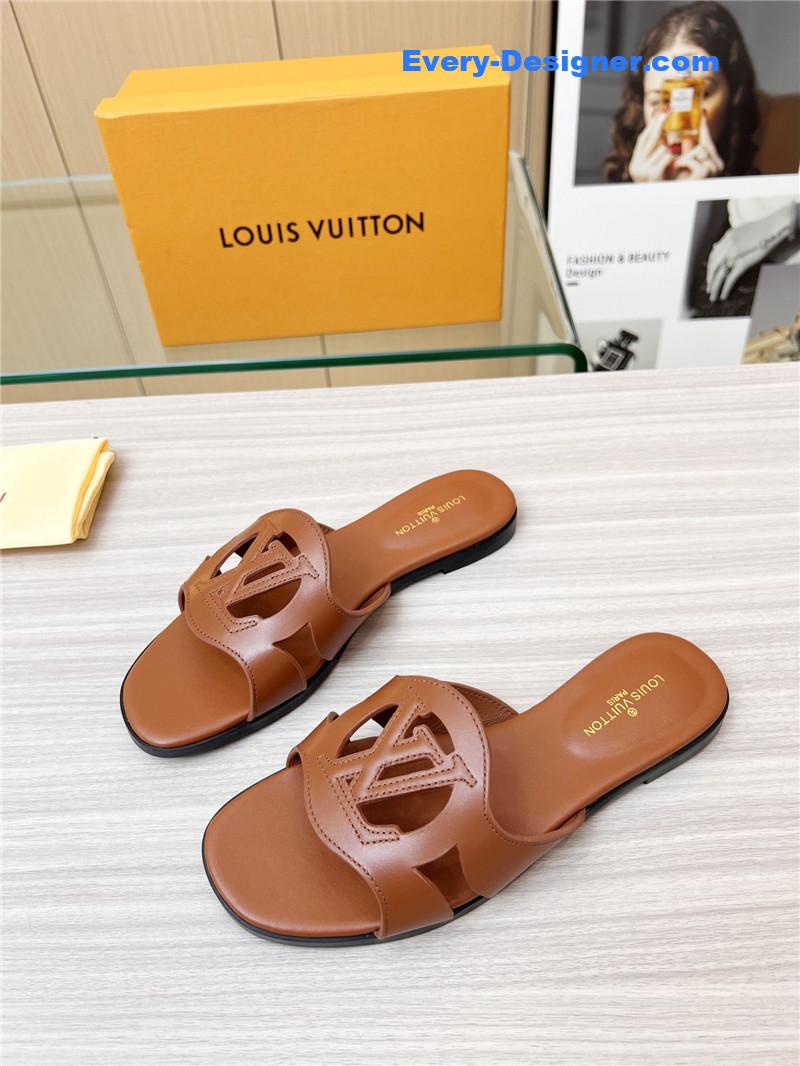 l0vis Vvtt0n lv milan fashion week catwalk slippers