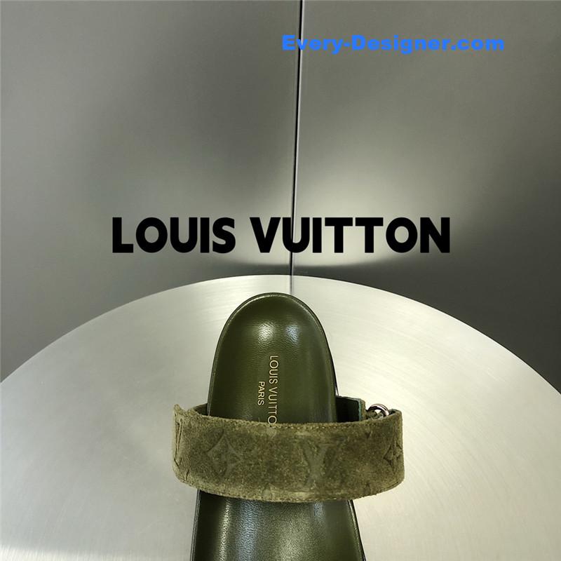 l0vis Vvtt0n lv metal buckle logo platform slippers