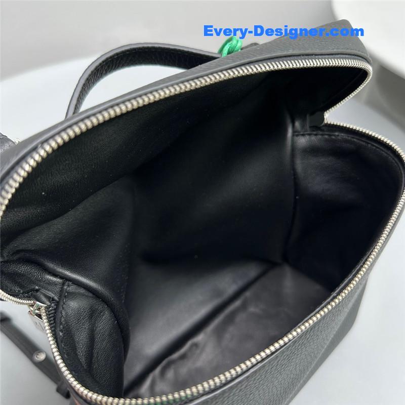 L0r0 P1ana extra pocket backpack