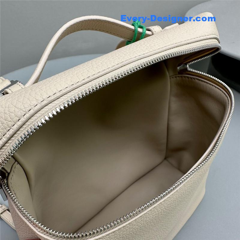 L0r0 P1ana extra pocket backpack