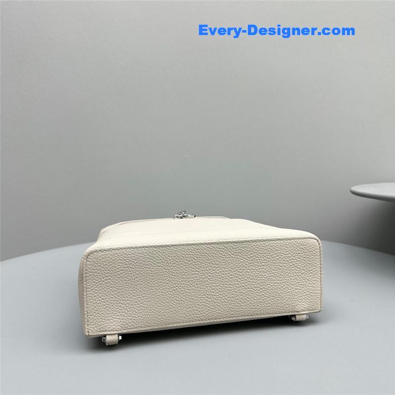 L0r0 P1ana extra pocket backpack