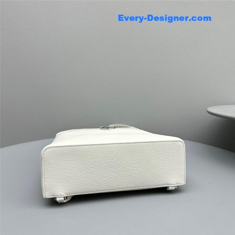 L0r0 P1ana extra pocket backpack