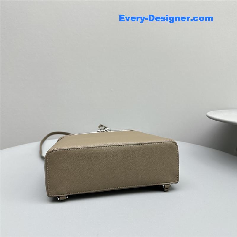 L0r0 P1ana extra pocket backpack