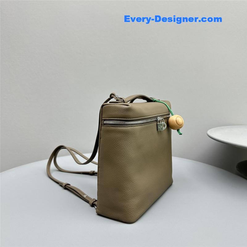 L0r0 P1ana extra pocket backpack