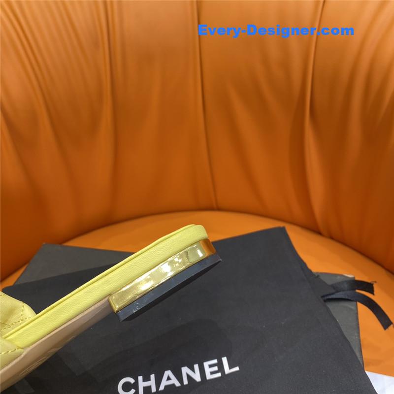 CC embroidered logo slippers