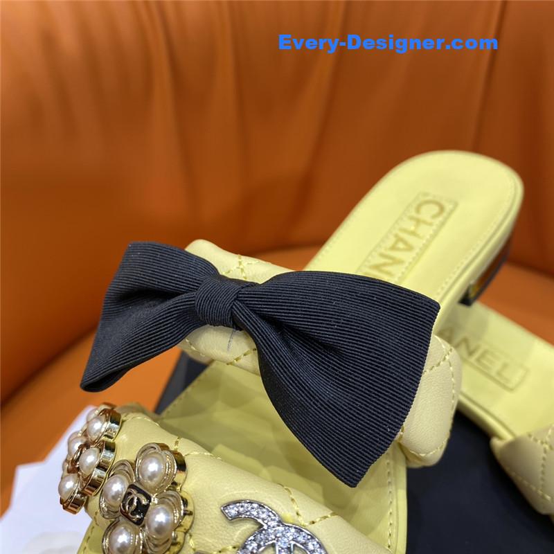 CC embroidered logo slippers