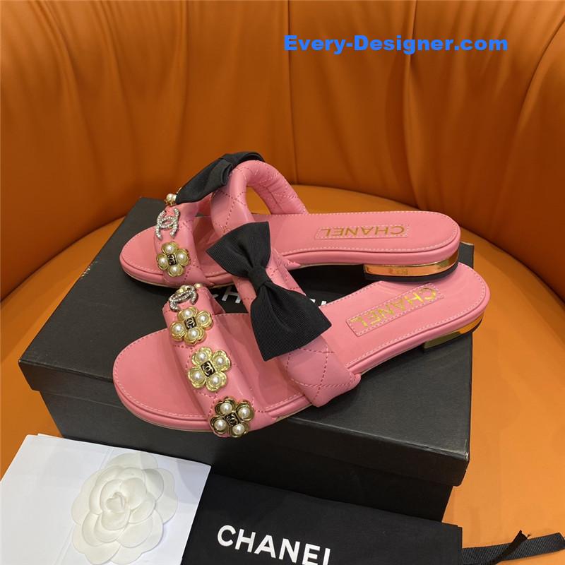 CC embroidered logo slippers