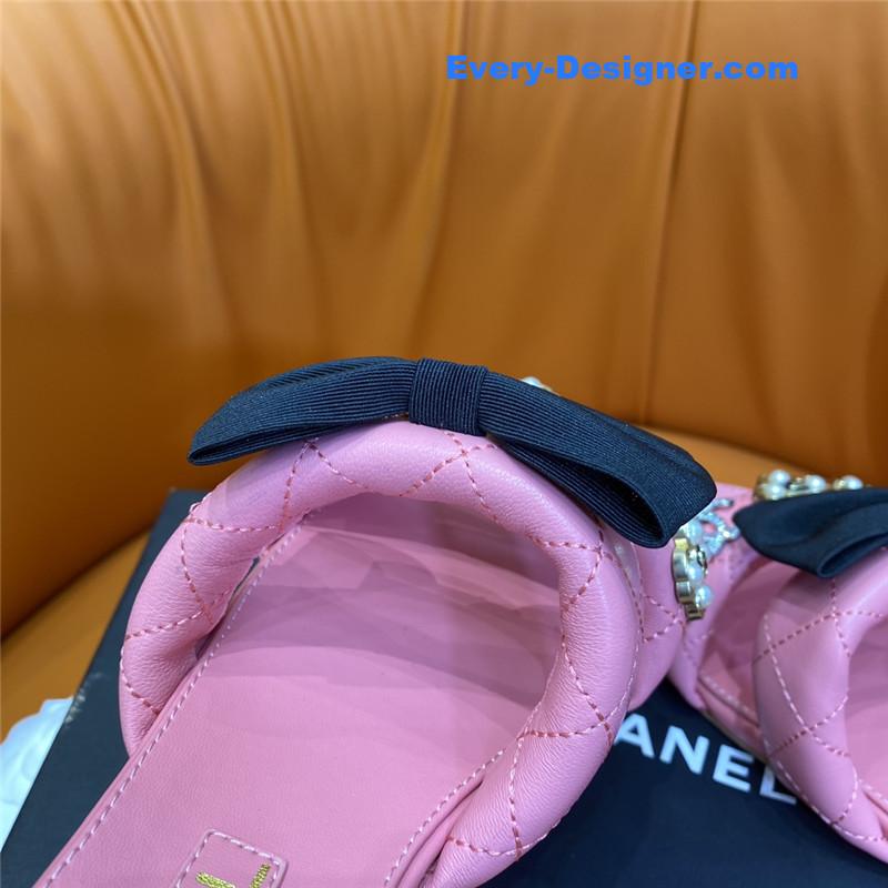 CC embroidered logo slippers