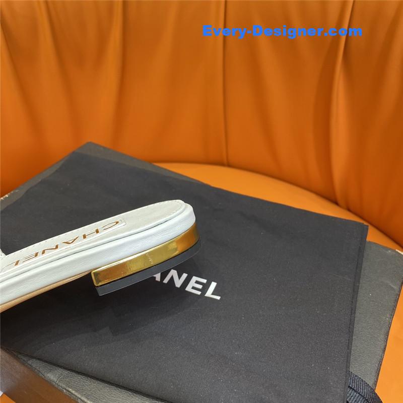 CC embroidered logo slippers