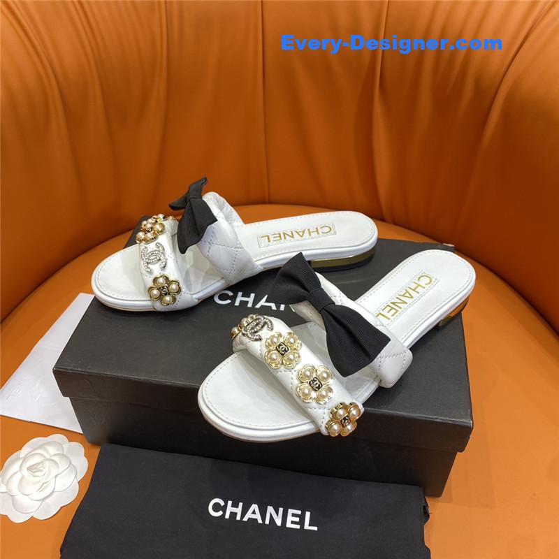 CC embroidered logo slippers