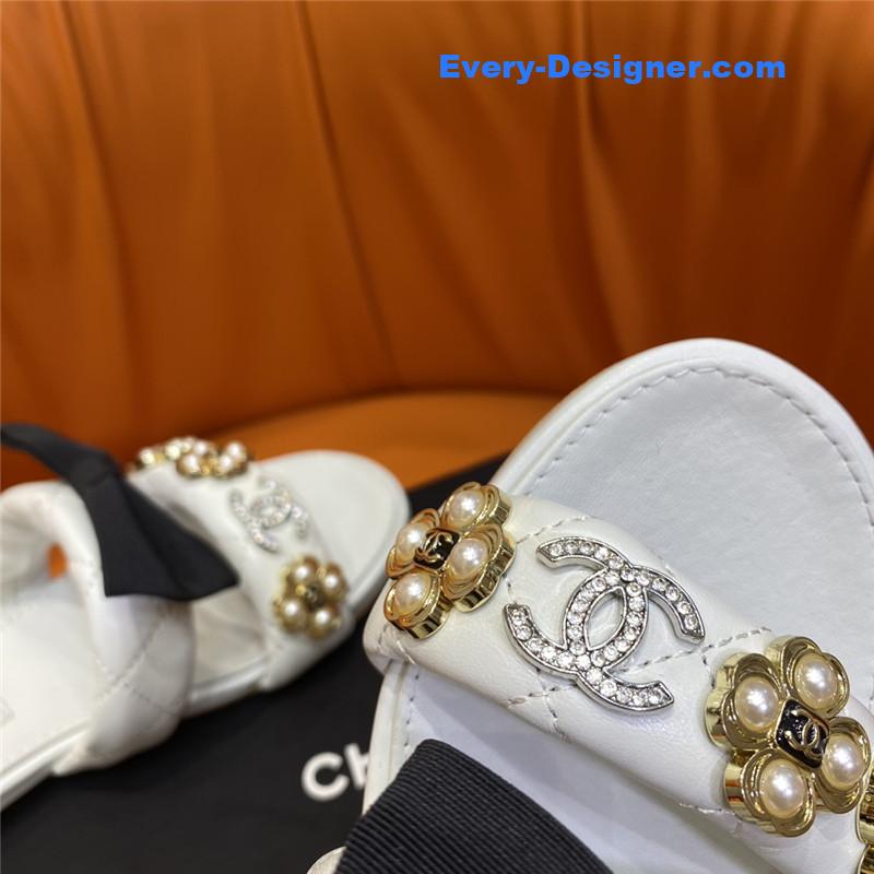 CC embroidered logo slippers